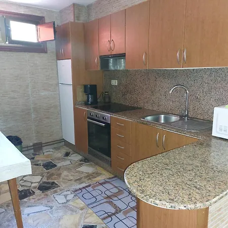 Casa Con Piscina Al Lado Del Mar En Viladesuso